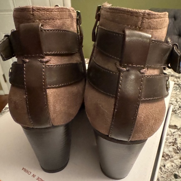 NWOT-Liz Claiborne Booties - Picture 2 of 7